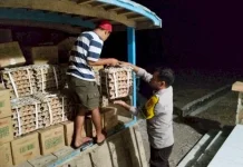 Bhabinkamtibmas Reok Barat Kawal dan Monitor Pendistribusian Bantuan bagi Warga