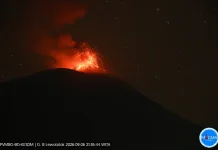 Gunung Ile Lewotolok Erupsi Minggu Malam, Kolom Abu Capai 500 Meter