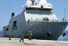 KRI Semarang-594 Kembali Bawa 25 Truk Bantuan untuk Korban Gempa NTT