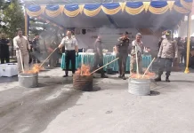 Kejari Ende Musnahkan Barang Bukti Perkara yang Inkracht