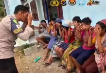 Personel Polres Ngada Gelar Terapi USEFT Bagi Masyarakat Terdampak Gempa