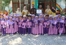 Hadirkan Senyum Pascagempa, Kemenag Mabar Distribusikan Bantuan ke Sekolah