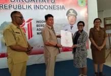 Rumah Terdampak Gempa, Bidan di Mabar Dapat Bantuan Uang Dari Organisasi IBI Pusat