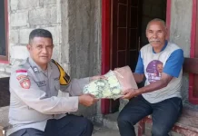 Polres Ngada Bantu Warga Terdampak Gempa di Jerebuu