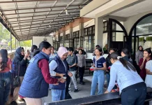 Polres Ende Salurkan Makanan Bergizi bagi Anak Terdampak Gempa di Gereja Syalom