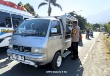 Polsek Wulanggitang Bagikan Masker Antisipasi Abu Vulkanik Gunung Lewotobi