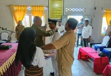 Bupati Flotim Ingatkan Kades Lewopao Transparan Kelola Keuangan Desa
