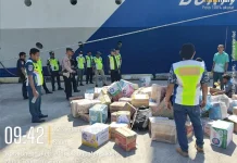 Polres Sikka Kawal Distribusi Bantuan Gempa lewat Laut