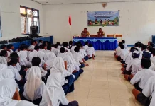 Polisi Ajak Pelajar SMP Negeri 1 Solor Timur Berani Lawan Bullying