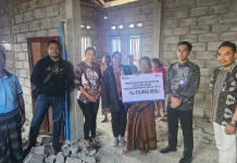 BRI Ende Salurkan Santunan Asuransi Mikro Korban Gempa Flores