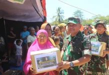 TNI AD Salurkan Bantuan dan Kuatkan Warga Reok Korban Gempa Manggarai