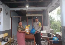 Bhabinkamtibmas Salurkan Bantuan untuk Warga Terdampak Gempa Carep