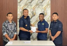 Rutan Bajawa Serahkan Premi Hasil Panen Sayur kepada Warga Binaan