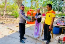 Polsek Riung Salurkan Bantuan untuk Korban Gempa