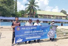 PGRI Kota Bekasi Bantu Tenda Dukung Pembelajaran di MIN 1 Manggarai