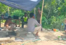Babinsa Pantau Kondisi Warga Desa Penggajawa Pascagempa