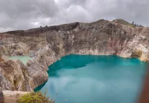 Gempa Flores Picu Retakan Baru di Kawah Kelimutu