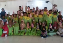 AMCF Salurkan Al-Qur’an dan Makanan untuk Murid Terdampak Gempa