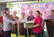 Pasca Gempa Flores, Polwan Polres Ende Gelar Trauma Healing dan Salurkan Bantuan