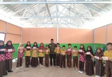 Sebanyak 15 Siswa Yatim MIN 1 Manggarai Terima Bantuan dari Kemenag DKI