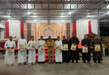 Usai Salve Agung, Bingkisan Kasih Kemenag Ende Diberikan untuk Para Diakon