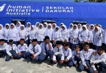 MTsN Manggarai Terima Bantuan Tenda Darurat dari Human Initiative Australia