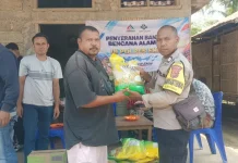 Polres Ende Salurkan Bantuan Kemanusiaan bagi 20 Keluarga Terdampak Gempa