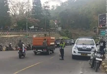 Satlantas Ngada Amankan Ibadah di Gua Maria Watujaji