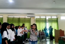 Jadi Perawat dan Pasien, Mahasiswa Keperawatan Praktik Cara Berkomunikasi