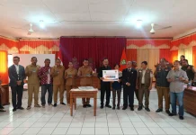 Sebanyak 10.000 Lembar Seng Bantu Pemulihan Fasilitas Umum dan Sosial di Flotim