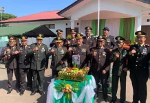 HUT ke-81 TNI di Ende, Kapolres Beri Kejutan Tumpeng