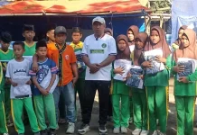 Sebanyak 50 Murid MTsN Manggarai Timur Terima Bantuan Seragam