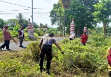 Polisi dan Pemerintah Bersihkan Lokasi Huntara Brimob di Adonara