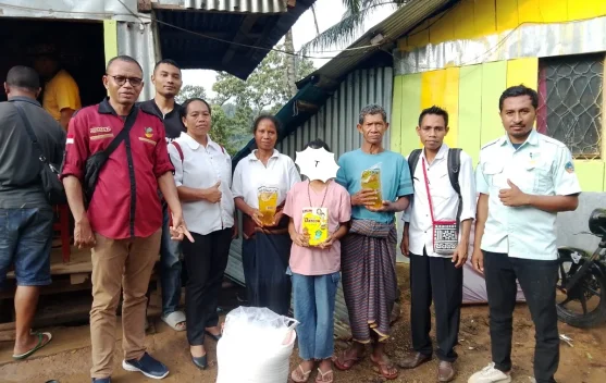 Kemensos Salurkan Bantuan untuk Tasya dan Warga Rentan Lain di Rana Gapang