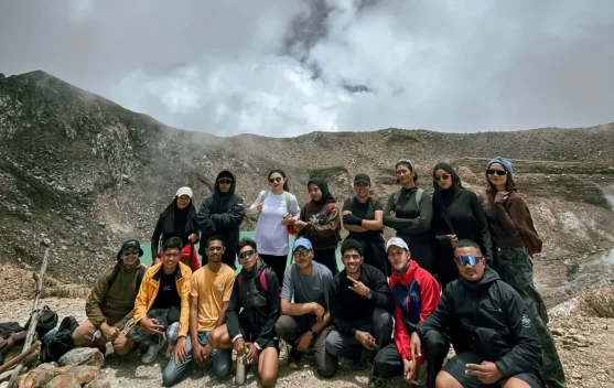 Pendakian Gunung Jadi Ruang Pemulihan Anak Muda