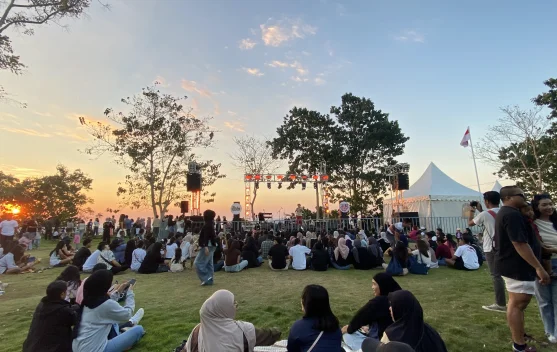 Kolaborasi BPOLBF-Kemenpar Hadirkan Justin Aldrin di Pentas X Weekend at Parapuar
