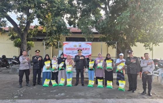 Polres Ende Salurkan 100 Paket Beras Sambut HUT Bhayangkara Ke-80