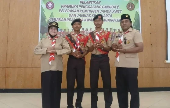 Dua Siswa MTsN 1 Lembata Dilantik Menjadi Pramuka Penggalang Garuda