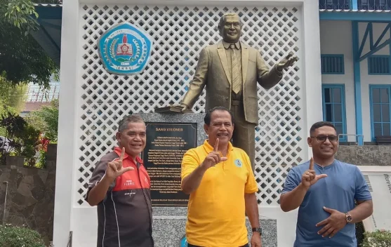 Uniflor Perkuat Komitmen Green University Lewat Penanaman Pohon