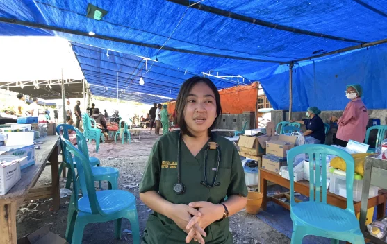Satu Dokter, Ratusan Korban, dan Stetoskop di Tengah Bencana Gempa NTT