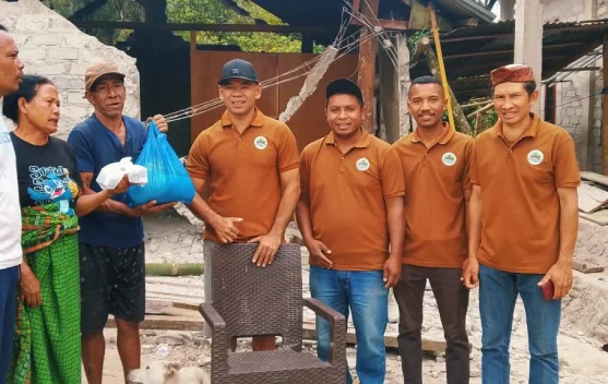 Pokdarwis Beo Mano Salurkan Bantuan untuk 50 KK Terdampak Gempa