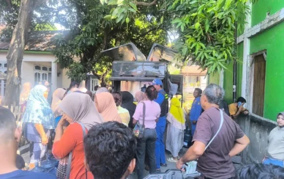 Polairud Polres Manggarai Salurkan Air Bersih untuk Warga Terdampak Gempa