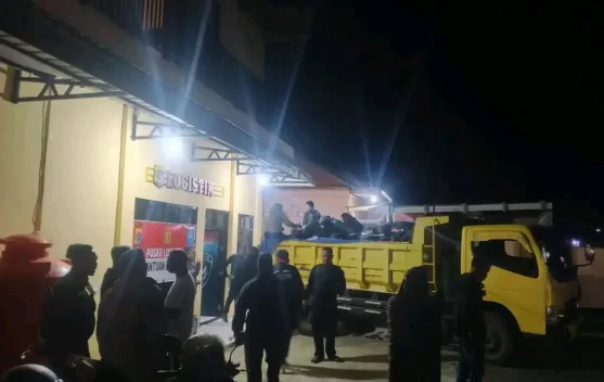 Bhayangkari Salurkan Bantuan Logistik untuk Korban Gempa Ngada
