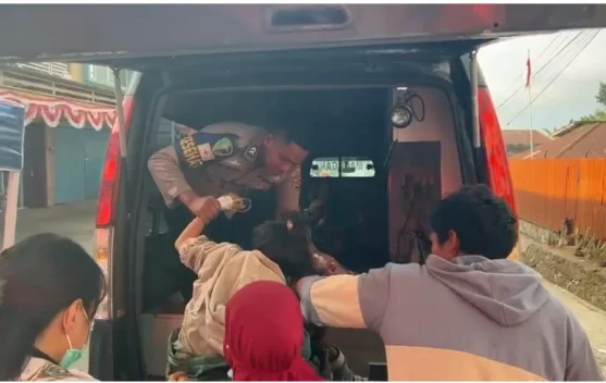 Truk Ambulans Polisi Jadi Penyelamat Enam Ibu Hamil di Manggarai