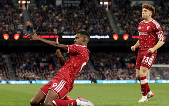 Isak Cetak Dua Gol, Liverpool Raih Kemenangan Pertama Era Iraola