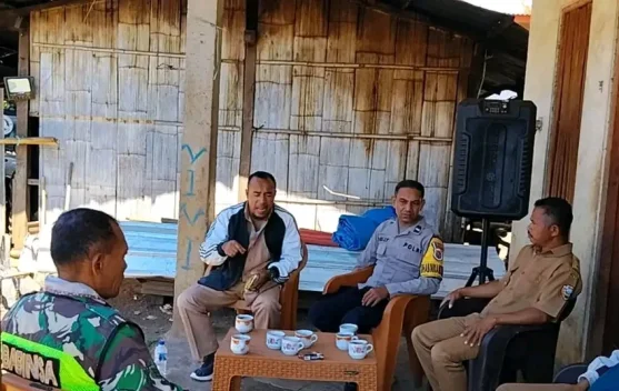 Babinsa dan Bhabinkamtibmas Siagakan Warga Hadapi Cuaca