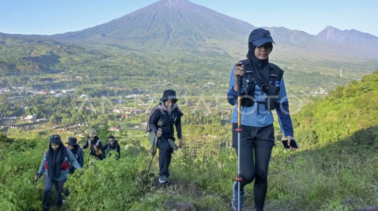 Mount Rinjani Reopens March 28 With High-Tech Safety