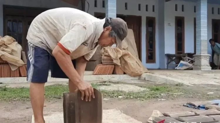 Gentengisasi Program Encourages Growth for National Roof Tile Industry: Govt