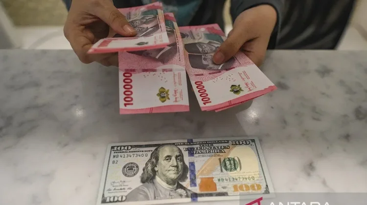 Rupiah Strengthens as Trump’s Firm Tariff Stance Triggers Dollar Retreat
