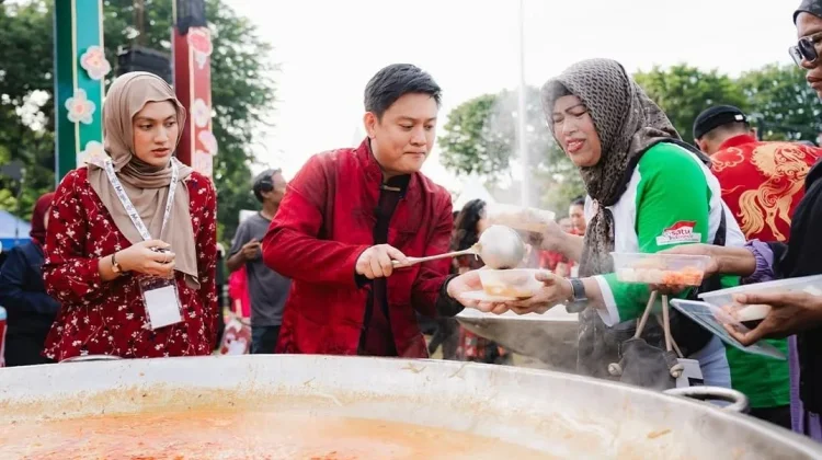 Indonesia Sets Guinness World Record with Lunar New Year Feast